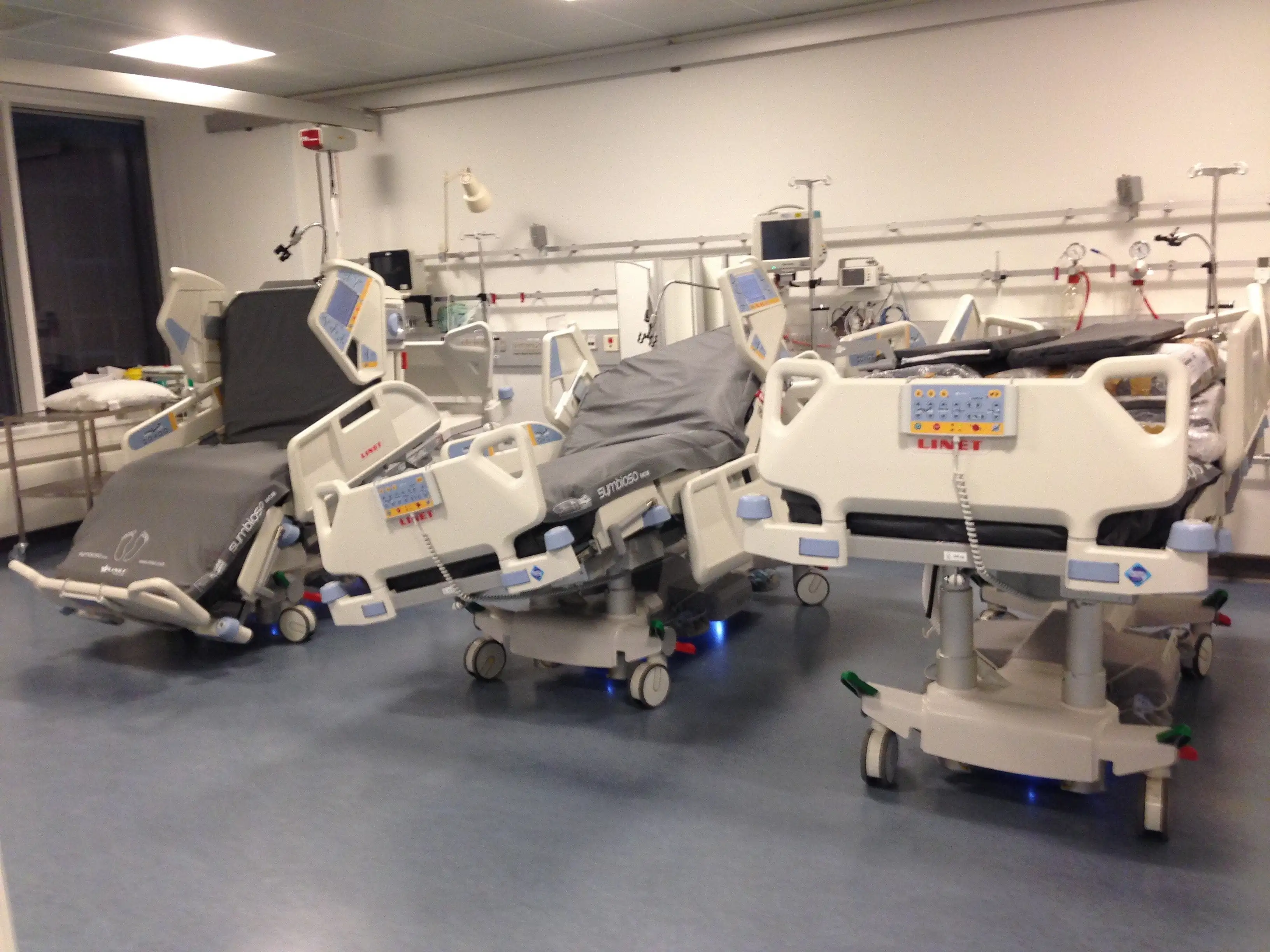 Multicare intensivseng med sidelæns kipfunktion
