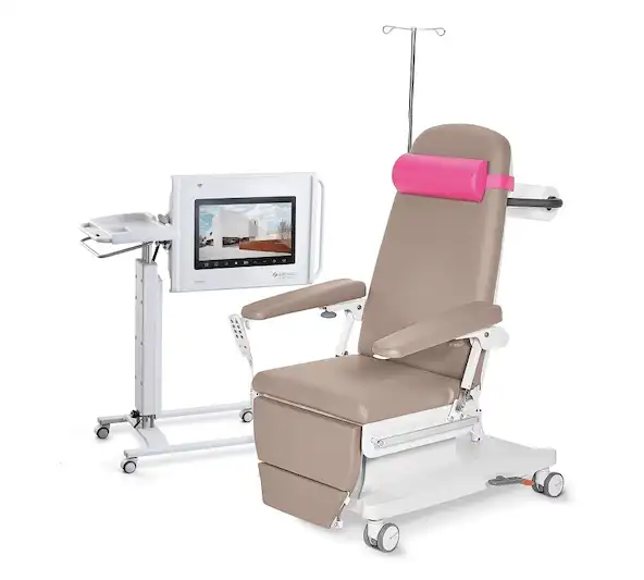 Behandlingsstol fra Alcyon med smart sengebord med indbygget tablet SMT Smart Media Table