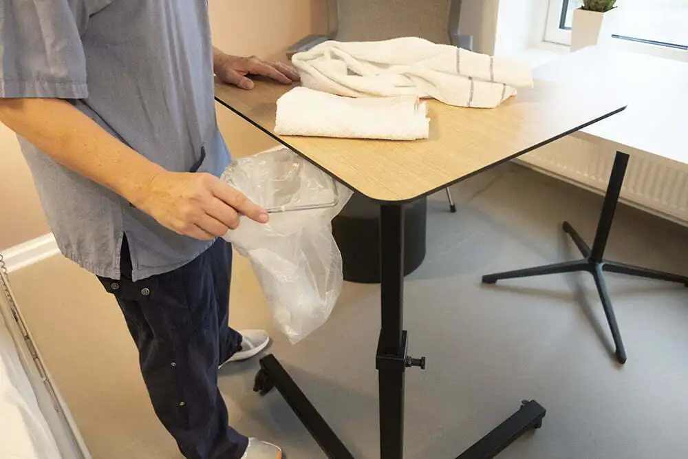 Roomie - Multifunktionsbord til borger, patient og personale Roomie - Multifunktionsbord til borger, patient og personale