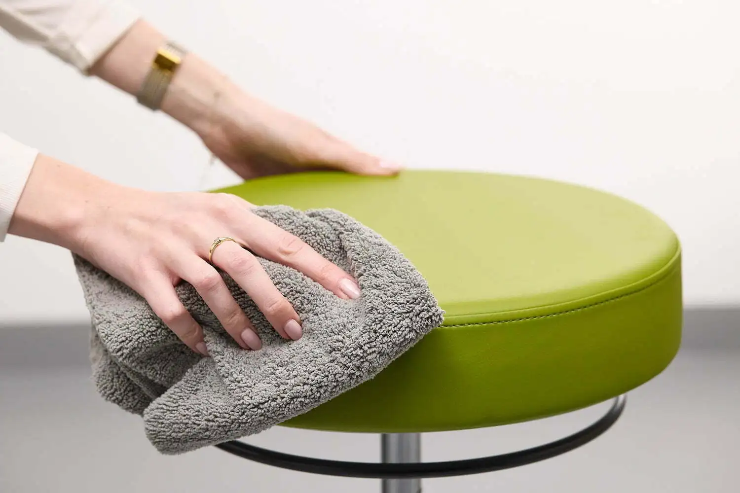 Carisma plejelotion til behandlingsstole fra Greiner hos Alcyon