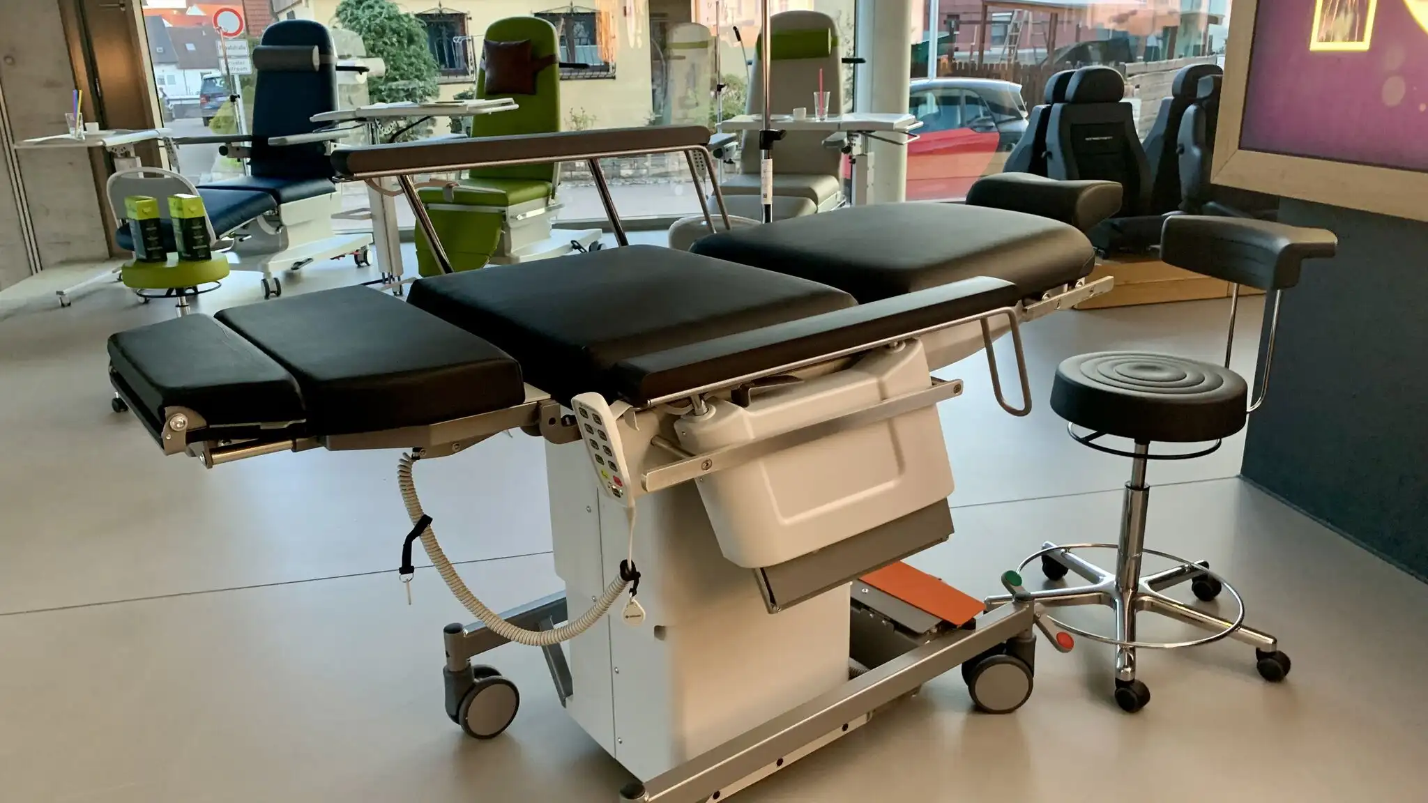 Kontakt Alcyon om rådgivning om behandlingsstole 